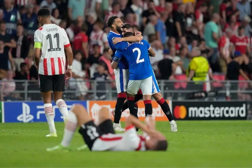 AP Jugadores de Rangers festejando su pase a la Champions League