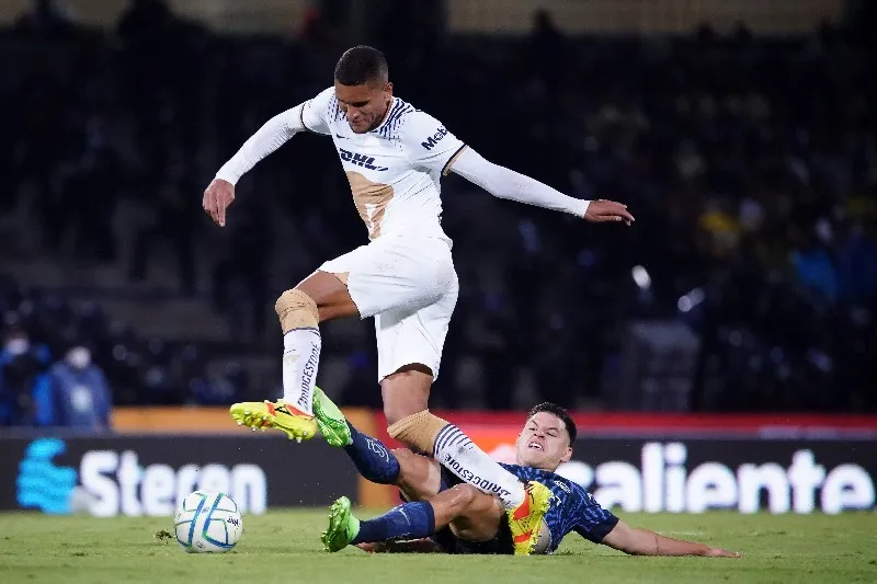 Higor Meritão jugando con Pumas