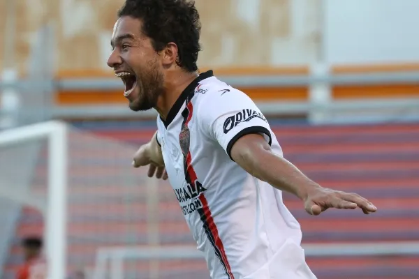 El ex jugador de Chivas celebró con euforia