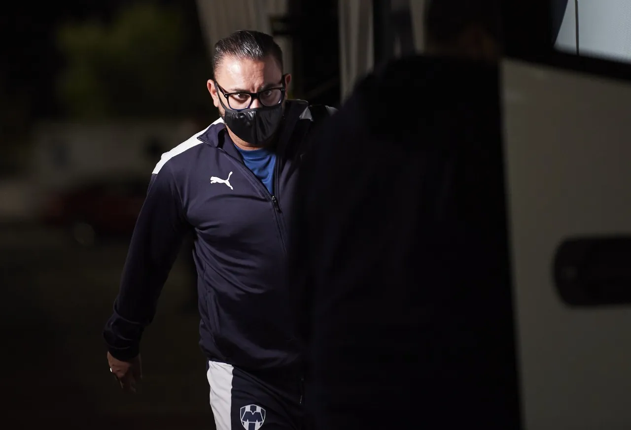 Mohamed dirigiendo en la LigaMX