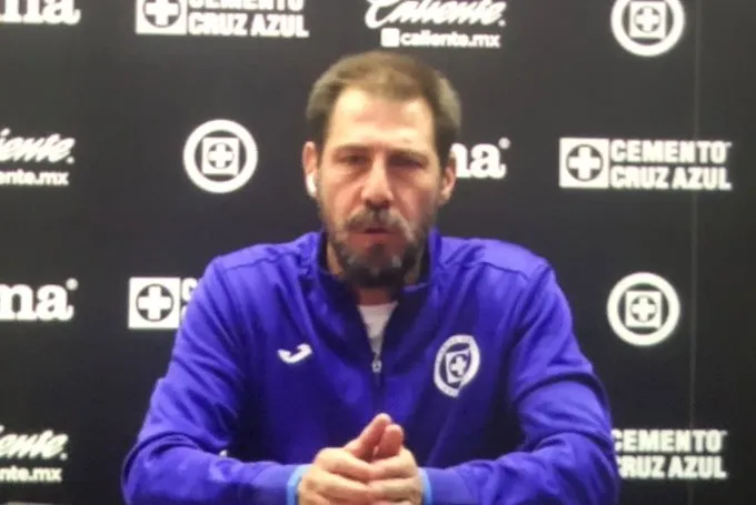 Carlos López de Silanes en conferencia de prensa