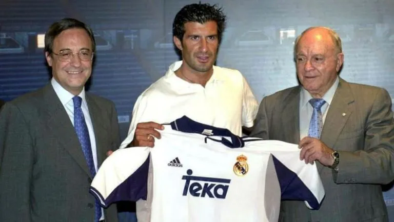 ESPECIAL Figo en su presentación con el Real Madrid