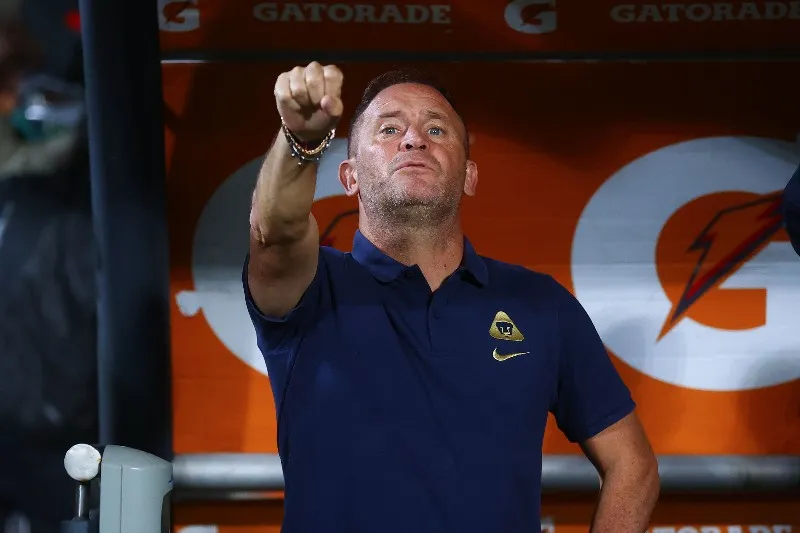 Andrés Lillini durante el partido de la jornada 16