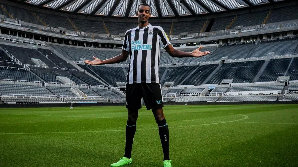 TWITTER | @NUFC Isak llega para ser el nuevo centro delantero del club