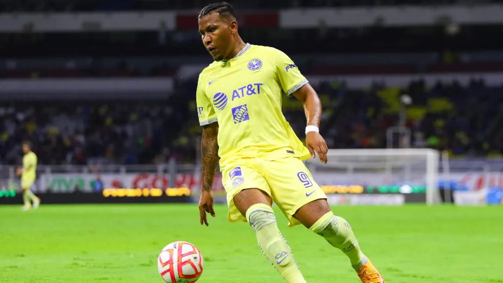 IMAGO7 El delantero colombiano no tendría tan fácil su fichaje