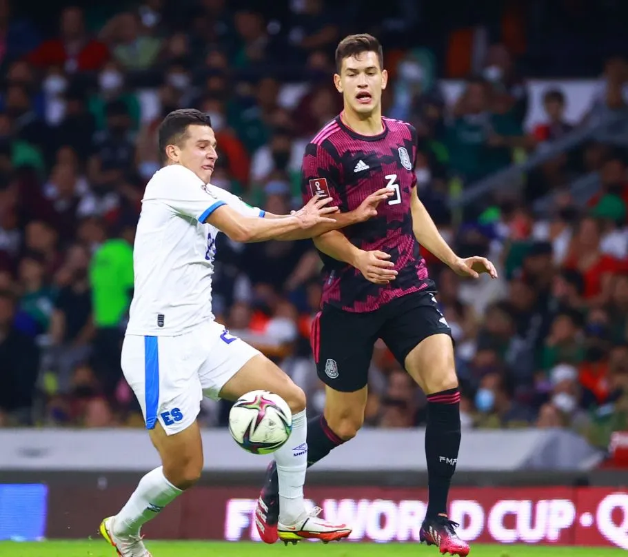 IMAGO7 Cesar Montes en Selección