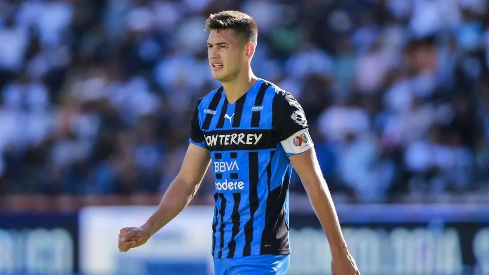 Mexsports El Cachorro en un juego de Monterrey