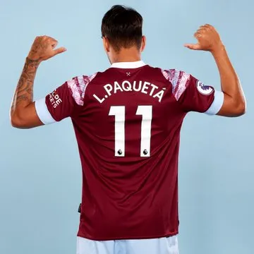 TWITTER @WestHam Lucas Paquetá con la equipación del West Ham