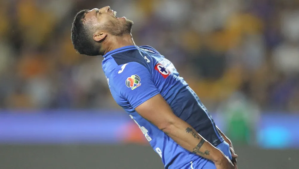 IMAGO7 Juan Escoba en lamento con Cruz Azul