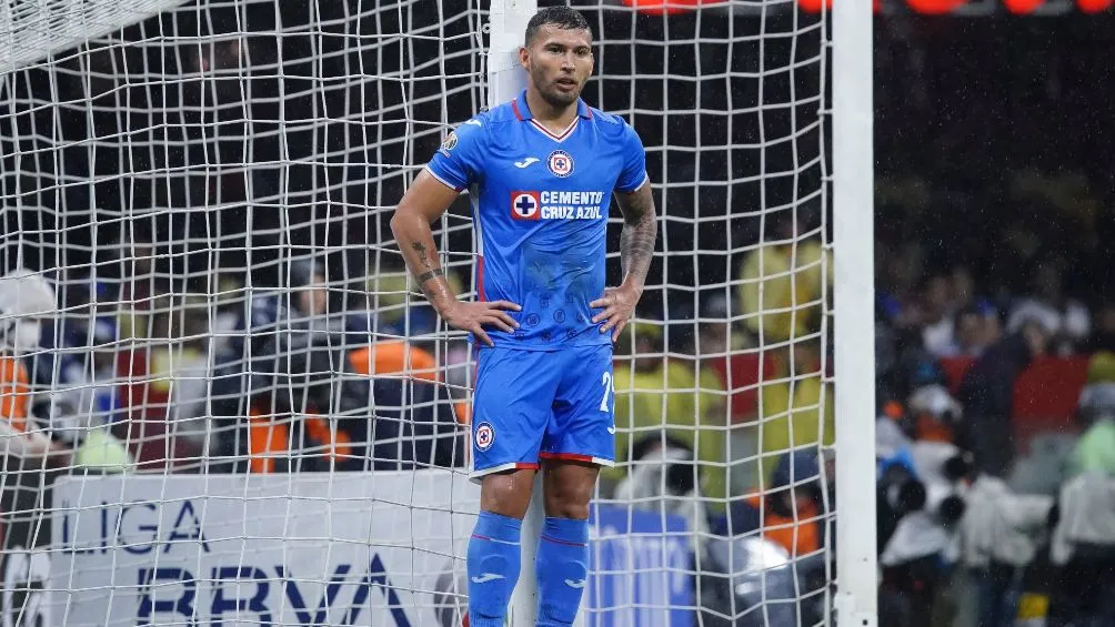 IMAGO7 Juan Escoba en lamento con Cruz Azul