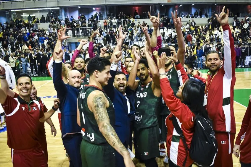 FIBA Jugadores de México festejando un triunfo