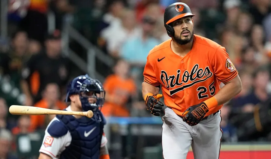 Anthony Santander al conectar cuadrangular