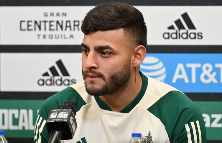 IMAGO7 Vega en conferencia con la Selección Mexicana