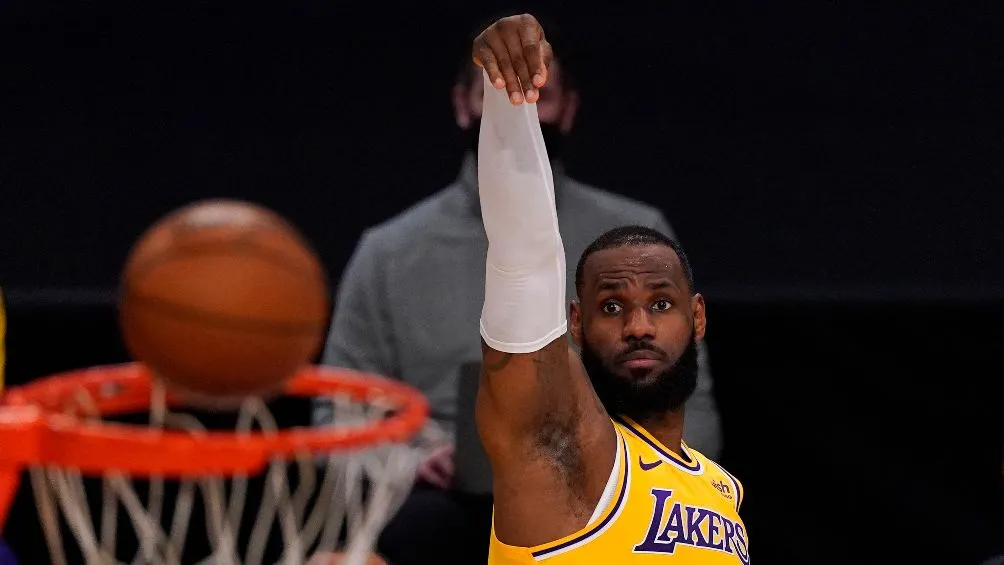 AP LeBron James es parte de los nuevos accionistas