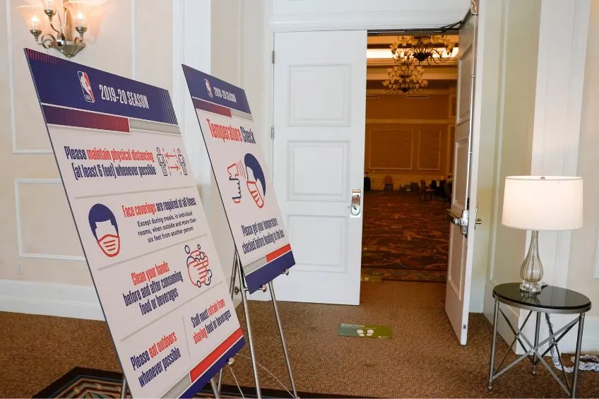 Medidas sanitarias contra la Covid-19 en un evento de la NBA