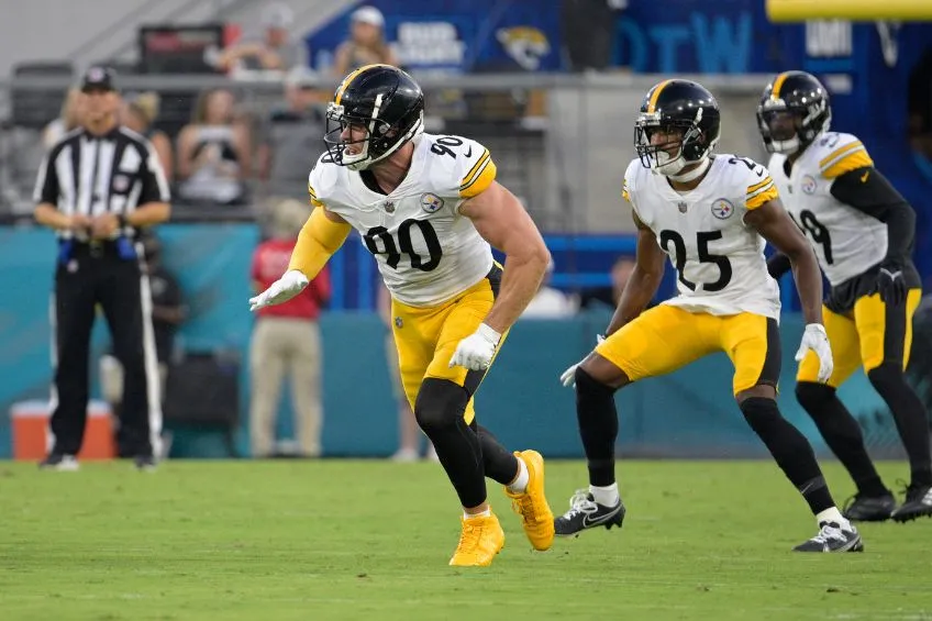 T.J. Watt durante un partido de Steelers