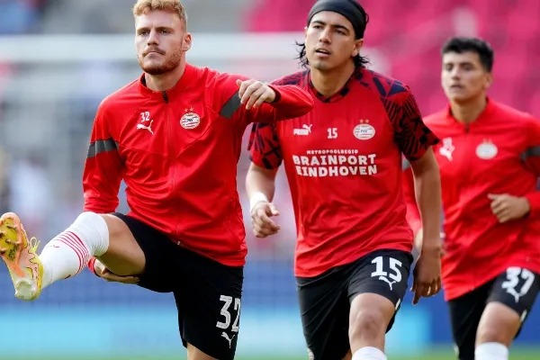 Erick Gutiérrez fue reconocido por sus 100 partidos