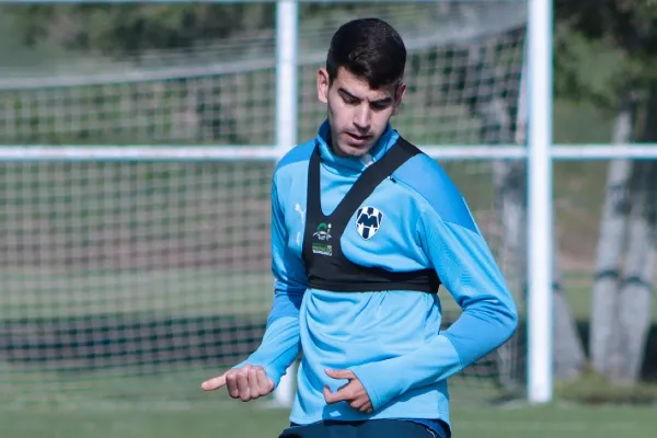 El mexicano llega a sumar al Real Avilés