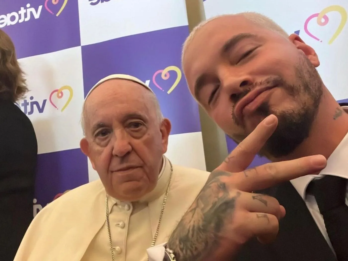 @JBALVIN J Balvin y el papa