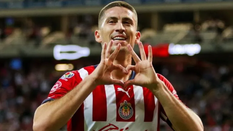 IMAGO7 Santiago Ormeño durante un partido de Chivas