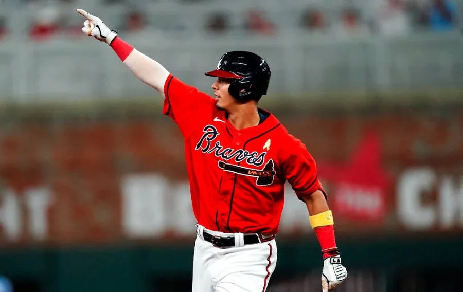 AP Vaughn Grissom recorre las bases tras vuelacercas