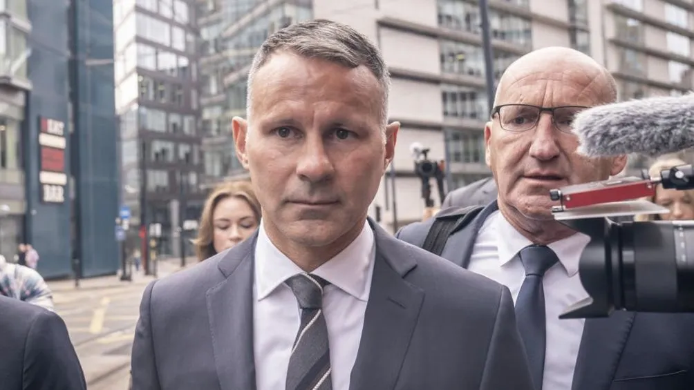 AP Giggs acude al juzgado