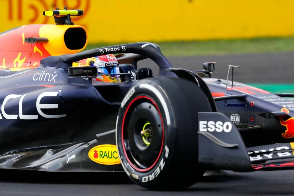 Checo Pérez en las prácticas libres del Gran Premio de Italia