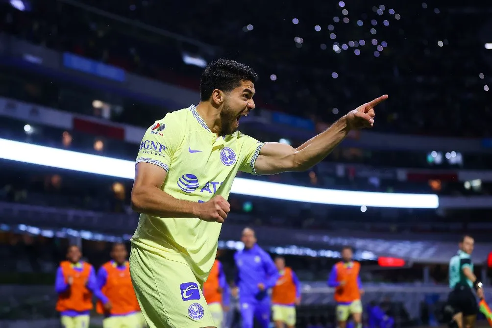Henry Martín lleva 8 goles en el torneo