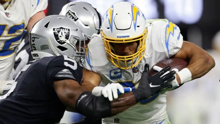 Acciones entre Raiders y Chargers