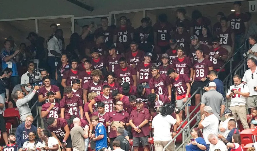 Jugadores de Uvalde en juego de Texans