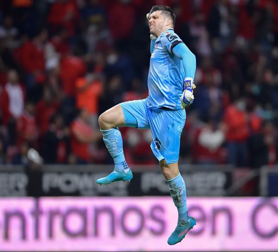 Tiago Volvi celebrando la anotación de Jean