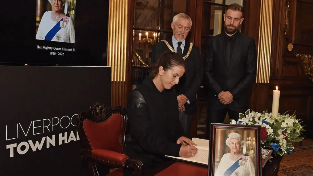 Niamh Faley también firmó el libro