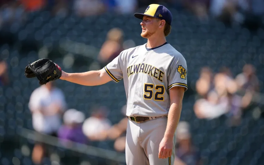 AP Eric Lauer abandonó el juego en la tercera entrada