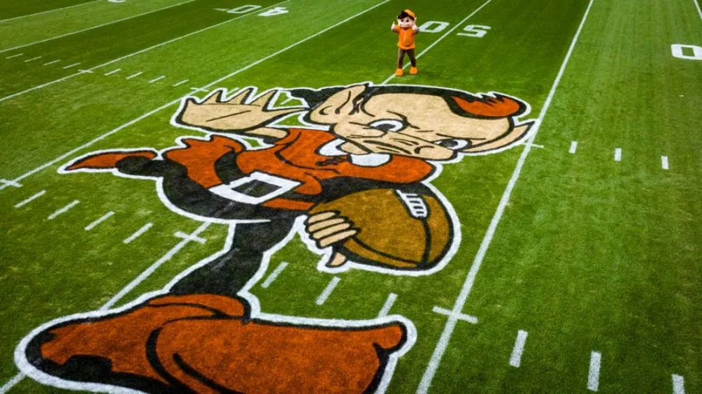 TWITTER | @BROWNS Él es 'Brownie The Elf'