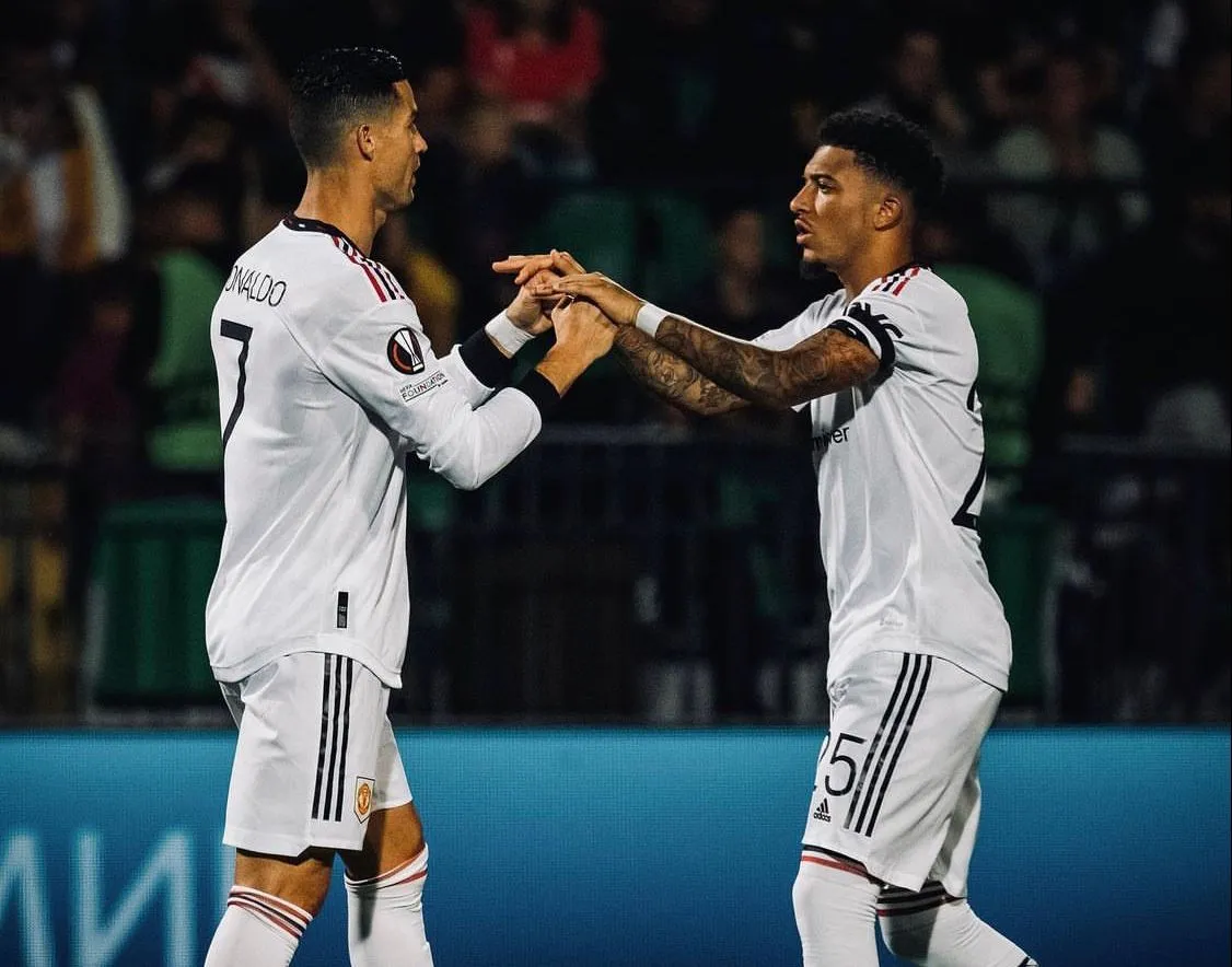 AP Sancho y Cristiano, anotadores en el primer triunfo del United