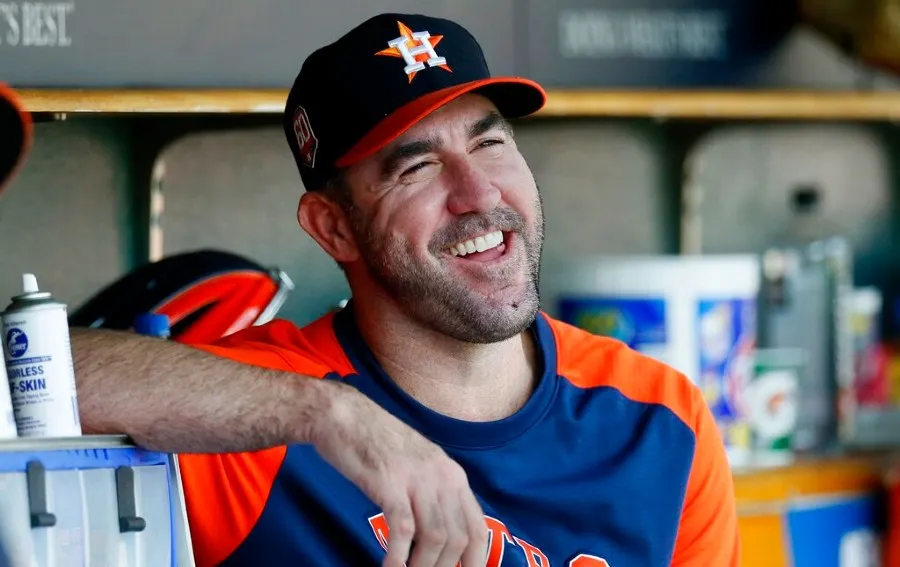 AP Justin Verlander en el dugout de Houston