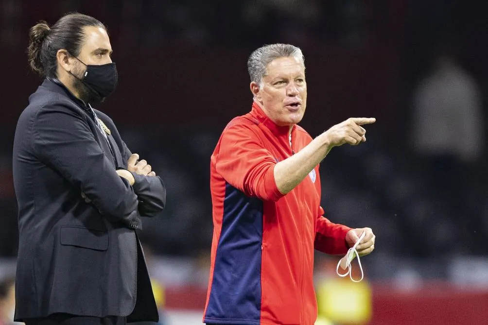 Ricardo Peláez charla con Amaury Vergara