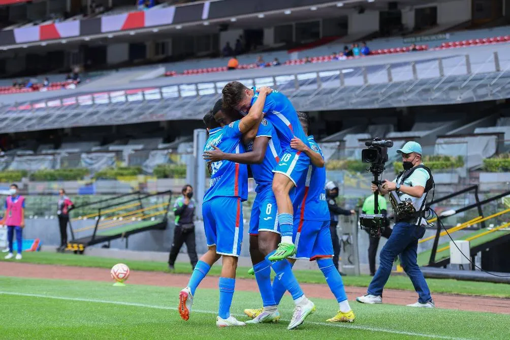 Cruz Azul celebrando victoria ante León