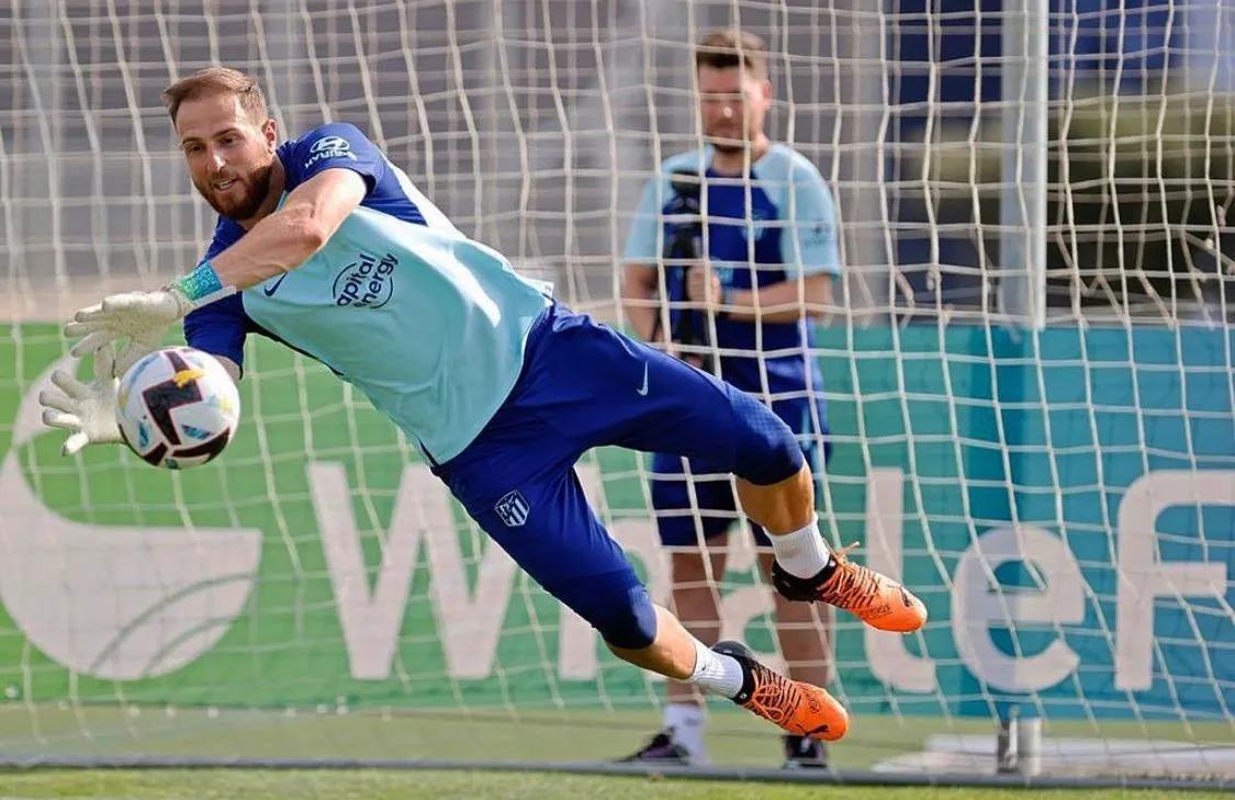 Oblak entrenando con el Atlético de Madrid