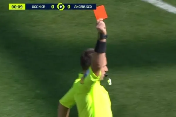 TWITTER @NOCONTEXTFOOTY El histórico momento en la Ligue 1