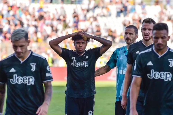 La Juve jugó todo el segundo tiempo con solo diez elementos