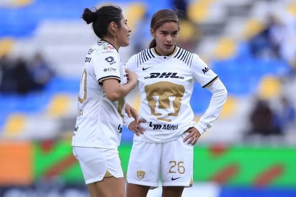 MEXSPORT Jugadoras de Pumas reaccionan durante partido ante Pachuca
