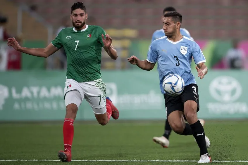 Sebastián Cáceres durante un partido de Uruguay