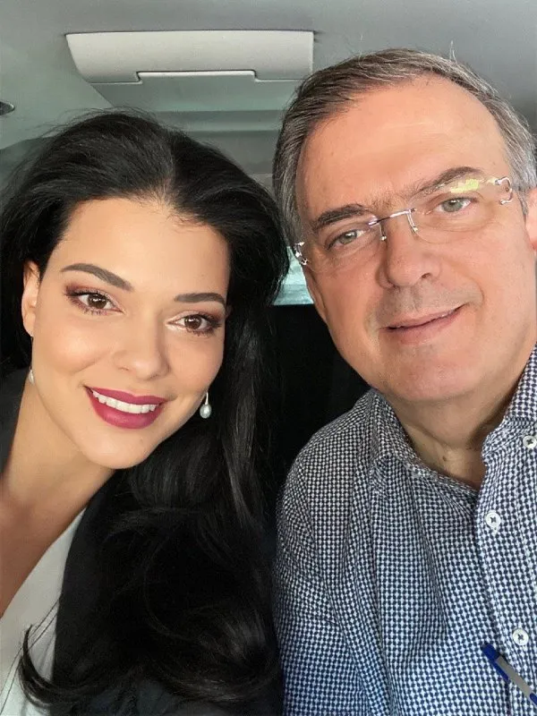 TWITTER @m_ebrard Rosalinda Bueso y Marcelo Ebrard