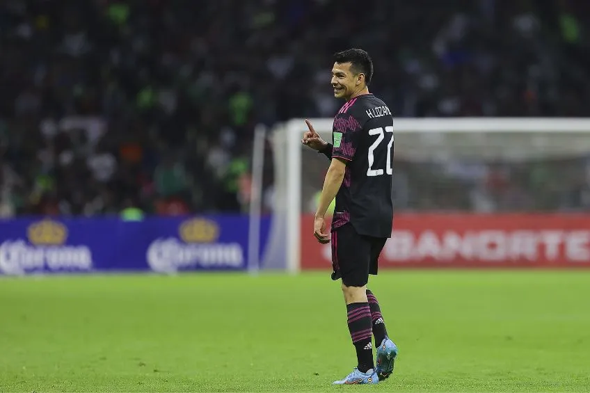 Hirving Lozano durante un partido de México