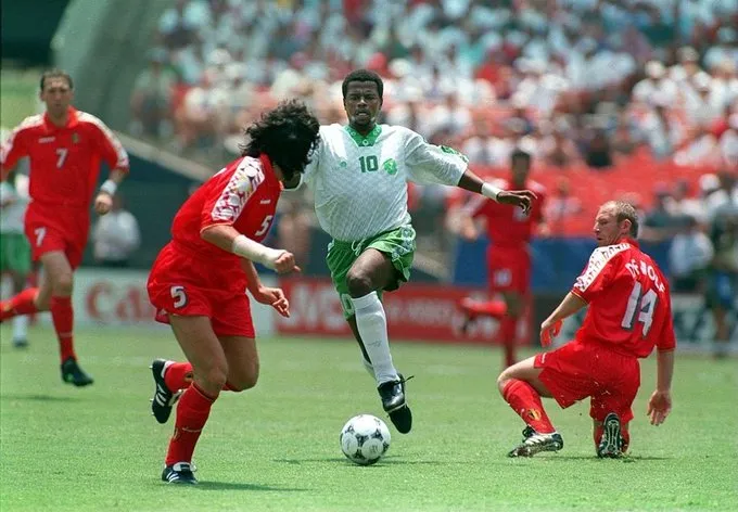 ESPECIAL Saeed Al-Owairan en acción con Arabia Saudita en el Mundial de 1994