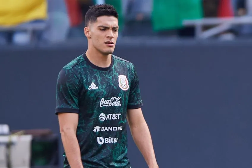 Raúl Jiménez previo a un partido de México