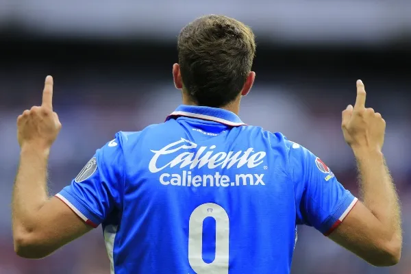 Santiago Giménez, figura en Cruz Azul