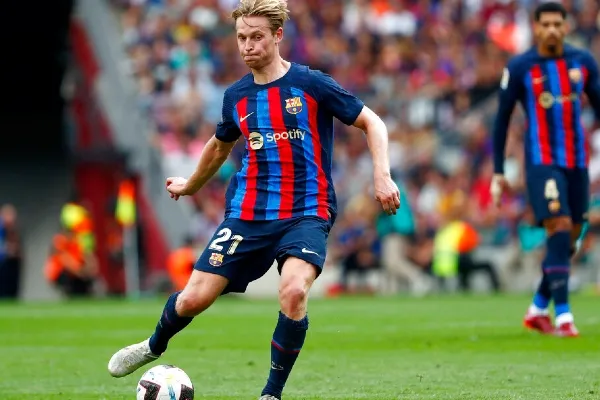 AP Frenkie y Depay salieron lesionados en su duelo