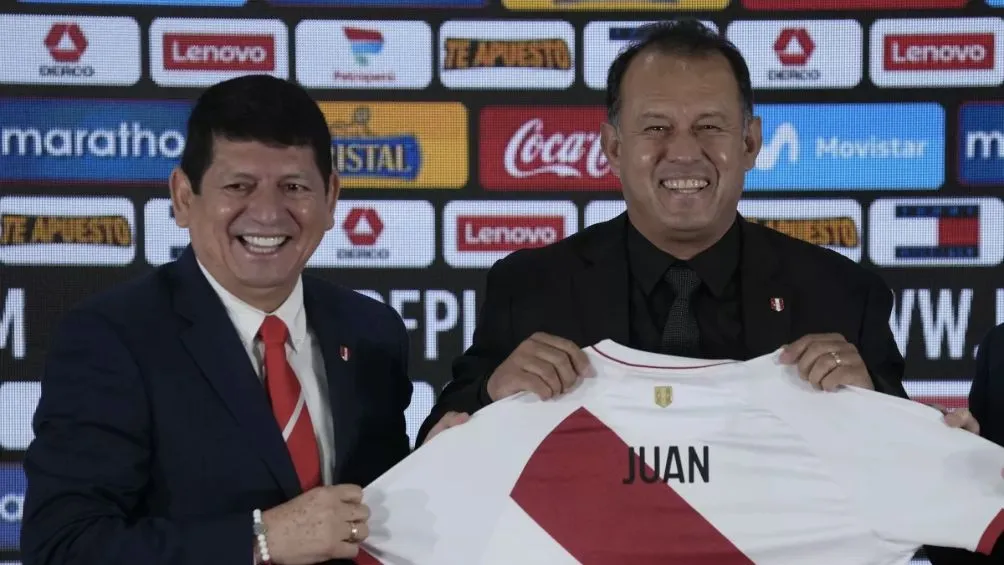 Reynoso en su presentación con Perú
